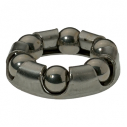 Ball bearings with retainers for hubs